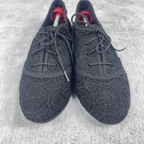 Lower East Side Shoes Womens Size 9 Black Lace Floral Pattern Flats - Picture 2 of 11